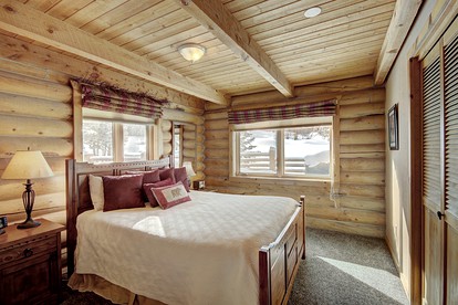 Cozy Cabin Rental in the Rockies for a Family Getaway in Colorado - Breckenridge, Colorado - glamping.directory