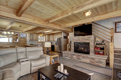 Cozy Cabin Rental in the Rockies for a Family Getaway in Colorado - Breckenridge, Colorado - glamping.directory