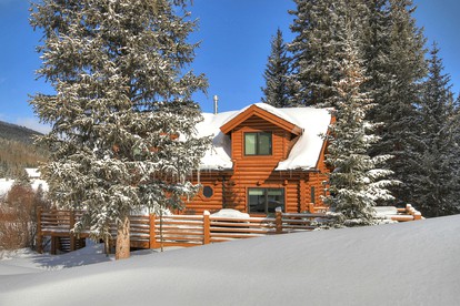 Cozy Cabin Rental in the Rockies for a Family Getaway in Colorado - Breckenridge, Colorado - glamping.directory
