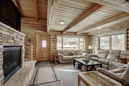 Cozy Cabin Rental in the Rockies for a Family Getaway in Colorado - Breckenridge, Colorado - glamping.directory