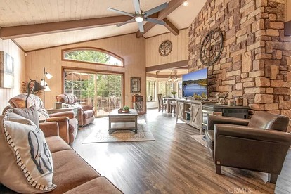 Luxurious Rustic-Modern Retreat with Hot Tub near Local Attractions in Whitney, California - Big Bear, California - glamping.directory