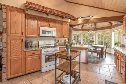 Luxurious Rustic-Modern Retreat with Hot Tub near Local Attractions in Whitney, California - Big Bear, California - glamping.directory