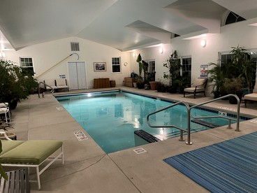 Beautiful Entire B&B Rental for Larger Groups with Indoor Pool in Elkhorn, Wisconsin - Elkhorn, Wisconsin - glamping.directory