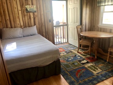 Pet-Friendly Studio Cabin with BBQ and Porch in South Dakota - Hot Springs, South Dakota - glamping.directory