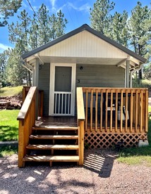 Pet-Friendly Studio Cabin with BBQ and Porch in South Dakota - glamping.directory