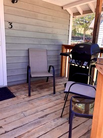 Pet-Friendly Studio Cabin with BBQ and Porch in South Dakota - Hot Springs, South Dakota - glamping.directory