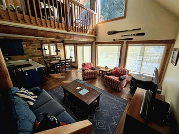 Charming Home with Golf Course Views & Relaxing Vibes in McCall, Idaho - McCall, Idaho - glamping.directory