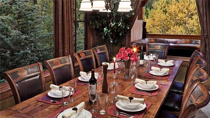 Spacious Family Cabin with a Private Hot Tub in Steamboat Springs, Colorado - Steamboat Springs, Colorado - glamping.directory