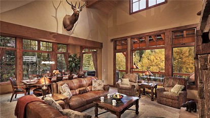 Spacious Family Cabin with a Private Hot Tub in Steamboat Springs, Colorado - Steamboat Springs, Colorado - glamping.directory