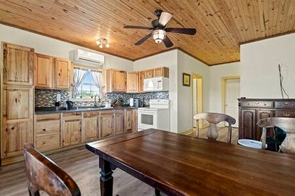 Peaceful Luxury Glamping Domes with Stargazing & Farm Retreat near Lake Access in Wolfe City, Texas - Wolfe City, Texas - glamping.directory