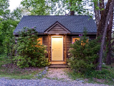 Romantic Glamping Getaway in Love, Virginia's Natural Beauty - glamping.directory