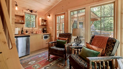 Cute Tree House with Barbecue in Gatlinburg, Tennessee - Gatlinburg, Tennessee - glamping.directory