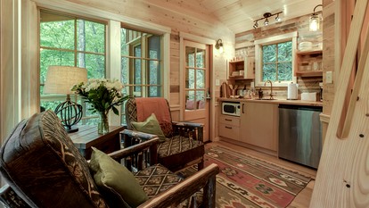 Cute Tree House with Barbecue in Gatlinburg, Tennessee - Gatlinburg, Tennessee - glamping.directory