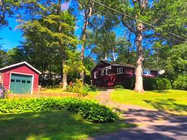 Charming Cottage with Home Comforts near Wadsworth Falls State Park, Connecticut - Middlefield, Connecticut - glamping.directory