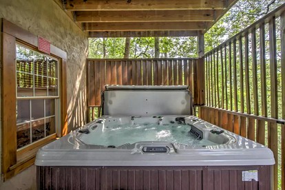 Charming Cabin in Pigeon Forge, For Unforgettable Group Glamping Escapes to Tennessee - Pigeon Forge, Tennessee - glamping.directory