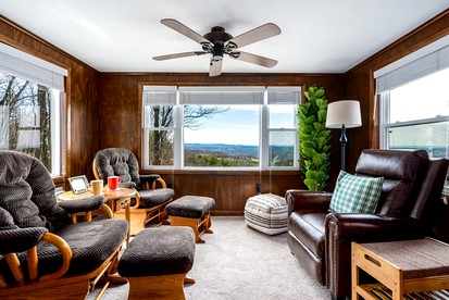 Mountaintop Cabin with Amazing Views, Hot Tub, Fire Pit and Deck - Surrounded by Nature in Capon Bridge, WV - Capon Bridge, West Virginia - glamping.directory