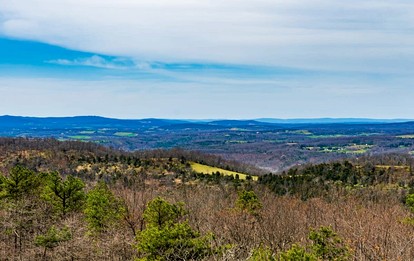Mountaintop Cabin with Amazing Views, Hot Tub, Fire Pit and Deck - Surrounded by Nature in Capon Bridge, WV - Capon Bridge, West Virginia - glamping.directory