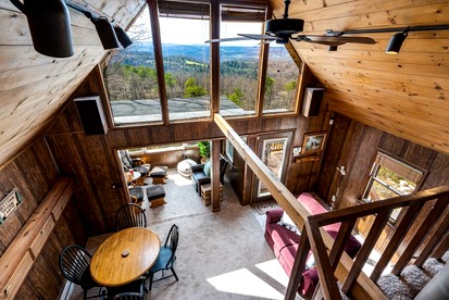 Mountaintop Cabin with Amazing Views, Hot Tub, Fire Pit and Deck - Surrounded by Nature in Capon Bridge, WV - Capon Bridge, West Virginia - glamping.directory