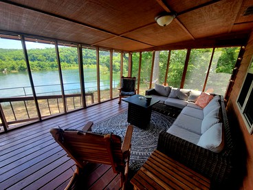Deck of Dreams: Cabin with Unrivaled River Views in Arkansas - Calico Rock, Arkansas - glamping.directory
