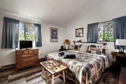 Blissful Zen Cabin Oasis near Cacapon River in West Virginia - Hedgesville, West Virginia - glamping.directory
