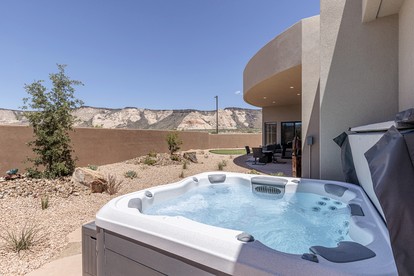 Luxury Villa with Hot-Tub, Pool and Spacious Living Areas in Utah - St. George, Utah - glamping.directory