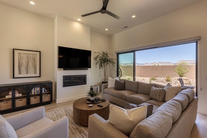 Luxury Villa with Hot-Tub, Pool and Spacious Living Areas in Utah - St. George, Utah - glamping.directory