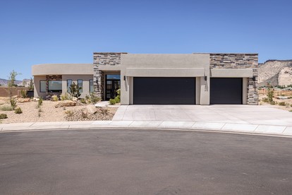 Luxury Villa with Hot-Tub, Pool and Spacious Living Areas in Utah - glamping.directory