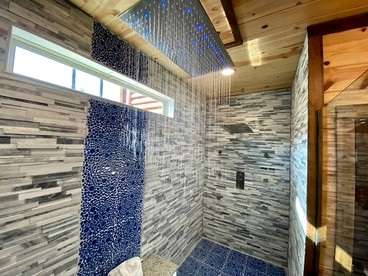 Luxury Aviation-Themed Mountain Cabin Near Broken Bow Lake | Broken Bow, Oklahoma - Broken Bow, Oklahoma - glamping.directory