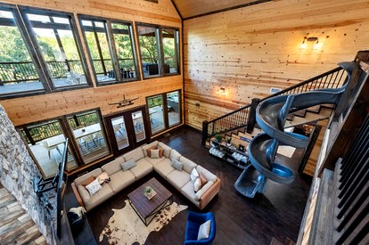 Luxury Aviation-Themed Mountain Cabin Near Broken Bow Lake | Broken Bow, Oklahoma - Broken Bow, Oklahoma - glamping.directory