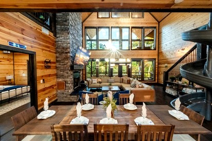 Luxury Aviation-Themed Mountain Cabin Near Broken Bow Lake | Broken Bow, Oklahoma - Broken Bow, Oklahoma - glamping.directory