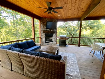 Luxury Aviation-Themed Mountain Cabin Near Broken Bow Lake | Broken Bow, Oklahoma - Broken Bow, Oklahoma - glamping.directory