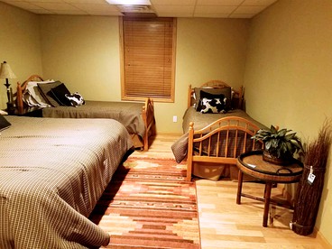 Cozy Family Accommodation for Five Guests in Montezuma, Iowa - Montezuma, Iowa - glamping.directory