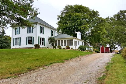 Cozy Family Accommodation for Five Guests in Montezuma, Iowa - glamping.directory