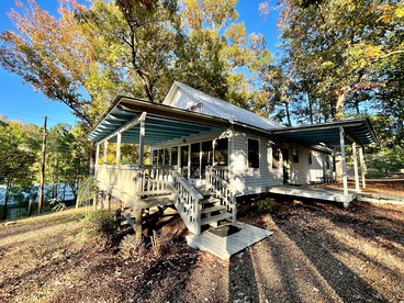 Spacious Luxury Cabin with Resort Amenities Near Zwolle, LA - glamping.directory