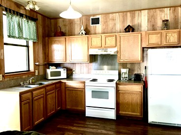 Spacious Luxury Cabin with Resort Amenities Near Zwolle, LA - Zwolle, Louisiana - glamping.directory