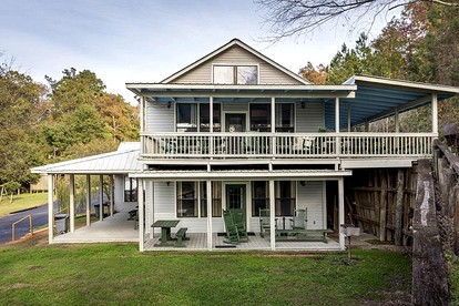 Spacious Luxury Cabin with Resort Amenities Near Zwolle, LA - Zwolle, Louisiana - glamping.directory