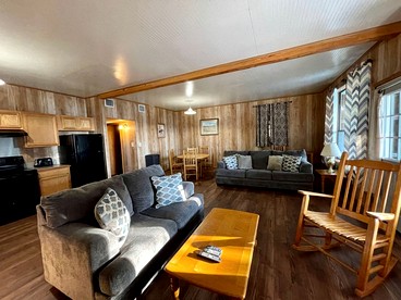 Spacious Luxury Cabin with Resort Amenities Near Zwolle, LA - Zwolle, Louisiana - glamping.directory