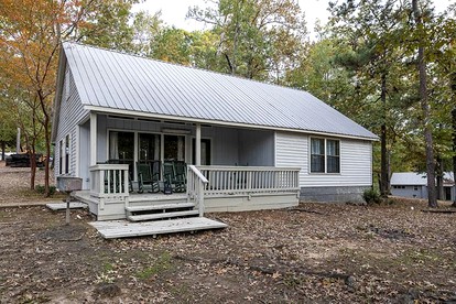 Spacious Luxury Cabin with Resort Amenities Near Zwolle, LA - Zwolle, Louisiana - glamping.directory