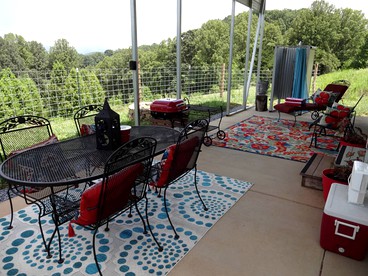 Vintage Airstream for a Unique Getaway near Watauga Lake in Elizabethton, Tennessee - Elizabethton, Tennessee - glamping.directory