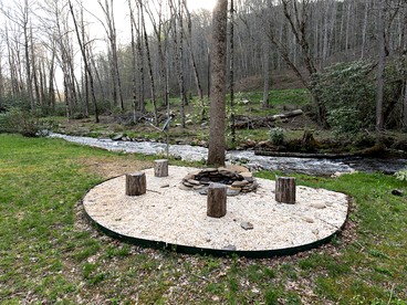 Secluded Family Retreat in Log Cabin with Hammock and Fire Pit in Topton, North Carolina - Topton, North Carolina - glamping.directory