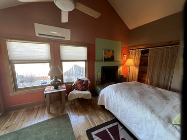 Artistic Casita in Abiquiu, New Mexico with Wide Views to Pedernal Overlooking the Chama River Valley - Abiquiu, New Mexico - glamping.directory