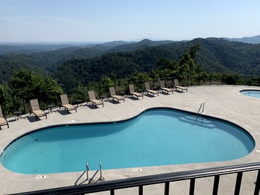 Elegant Vacation Rental for Large Group Getaways in Tennessee - Pigeon Forge, Tennessee - glamping.directory