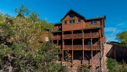 Elegant Vacation Rental for Large Group Getaways in Tennessee - glamping.directory
