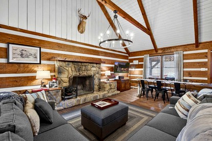 Spacious Riverfront Cabin with Hot Tub Near Shenandoah River, Maurertown, Virginia - Maurertown, Virginia - glamping.directory