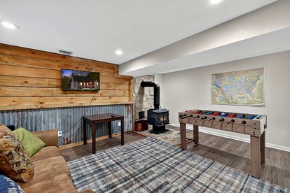 Spacious Riverfront Cabin with Hot Tub Near Shenandoah River, Maurertown, Virginia - Maurertown, Virginia - glamping.directory