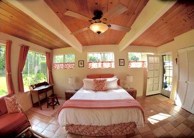 Beautiful Bed and Breakfast Suite with Private Deck in Kealakekua, Hawaii - Kealakekua, Hawaii - glamping.directory