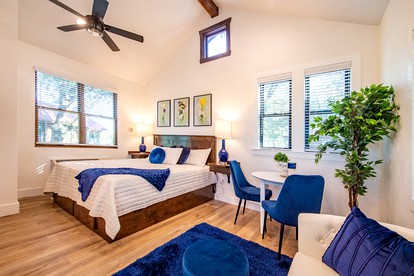 Tree House for Two, Ideal for a Glamping Getaway near Baylor, Texas - Elm Mott, Texas - glamping.directory