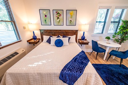 Tree House for Two, Ideal for a Glamping Getaway near Baylor, Texas - Elm Mott, Texas - glamping.directory