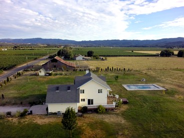 Luxury Chic Farm Cottage in Wine Country, California - Lakeport, California - glamping.directory