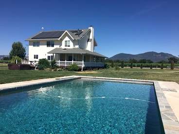 Luxury Chic Farm Cottage in Wine Country, California - Lakeport, California - glamping.directory